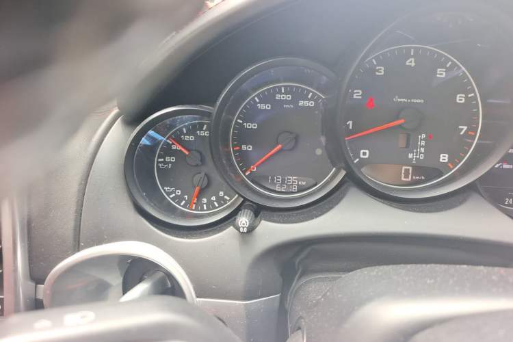 Used Porsche Cayenne 2015 Cayenne 3.0T Odometer Close Up