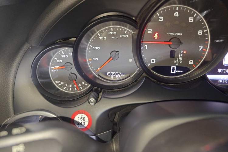 Used Porsche Cayenne 2015 Cayenne 3.0T Odometer Close Up