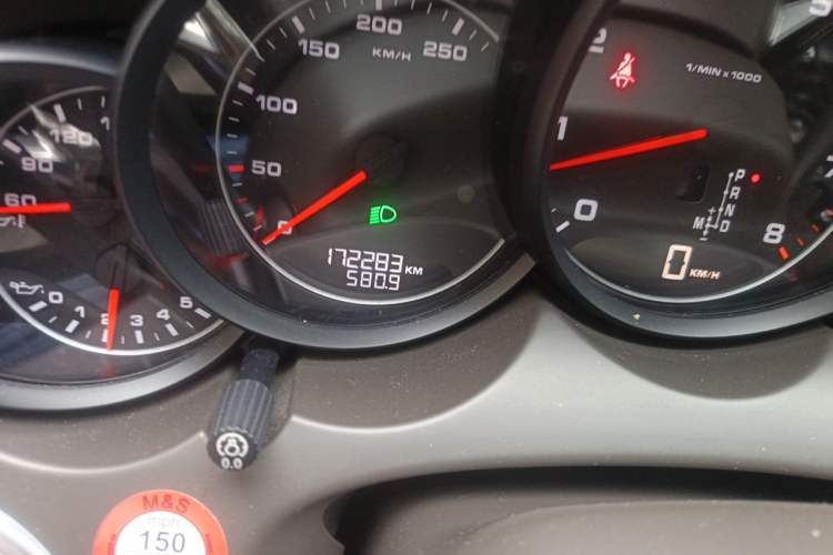 Used Porsche Cayenne 2015 Cayenne 3.0T Odometer Close Up