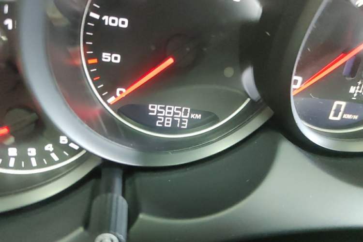 Used Porsche Cayenne 2015 Cayenne Turbo 4.8T Odometer Close Up