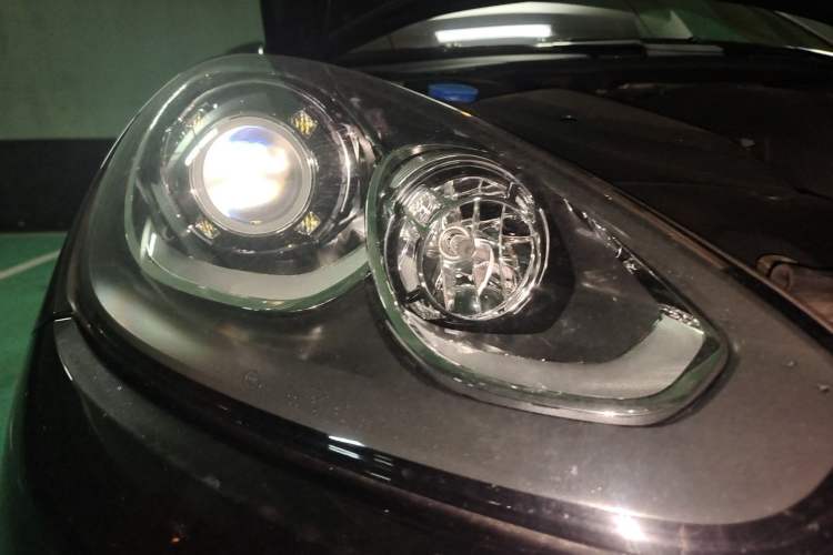 Used Porsche Cayenne 2015 Cayenne 3.0T Right Front Headlight