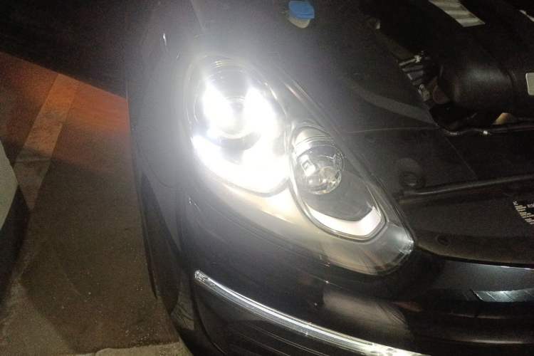 Used Porsche Cayenne 2015 Cayenne 3.0T Right Front Headlight