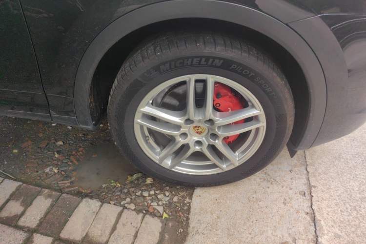 Used Porsche Cayenne 2015 Cayenne 3.0T Right Front Wheel Hub