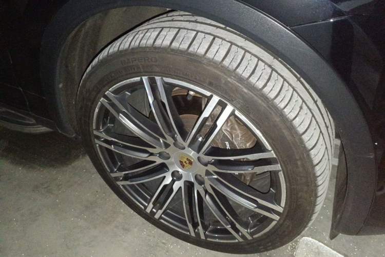 Used Porsche Cayenne 2015 Cayenne 3.0T Right Front Wheel Hub