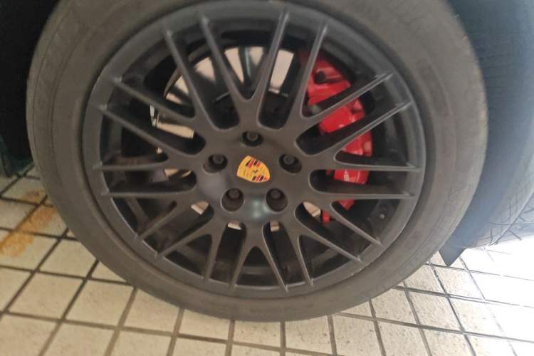 Used Porsche Cayenne 2015 Cayenne GTS 3.6T Right Front Wheel Hub