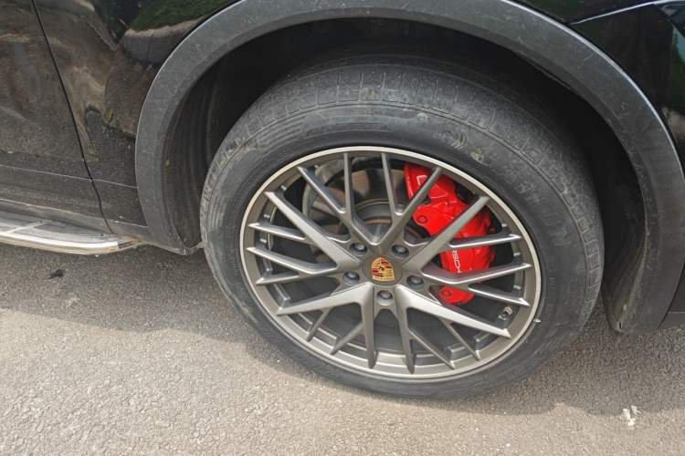 Used Porsche Cayenne 2015 Cayenne 3.0T Right Front Wheel Hub