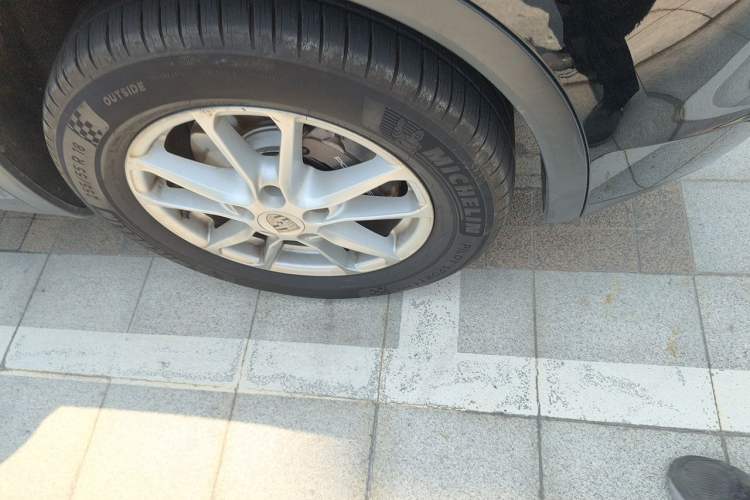 Used Porsche Cayenne 2015 Cayenne 3.0T Right Front Wheel Hub