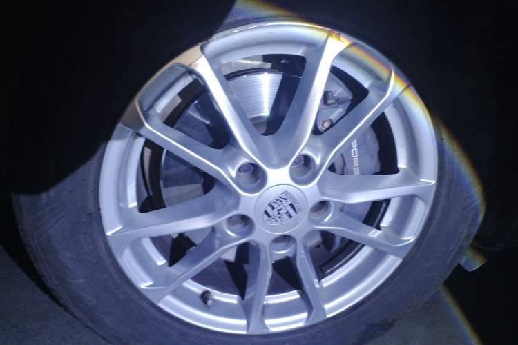 Used Porsche Cayenne 2015 Cayenne 3.0T Right Front Wheel Hub