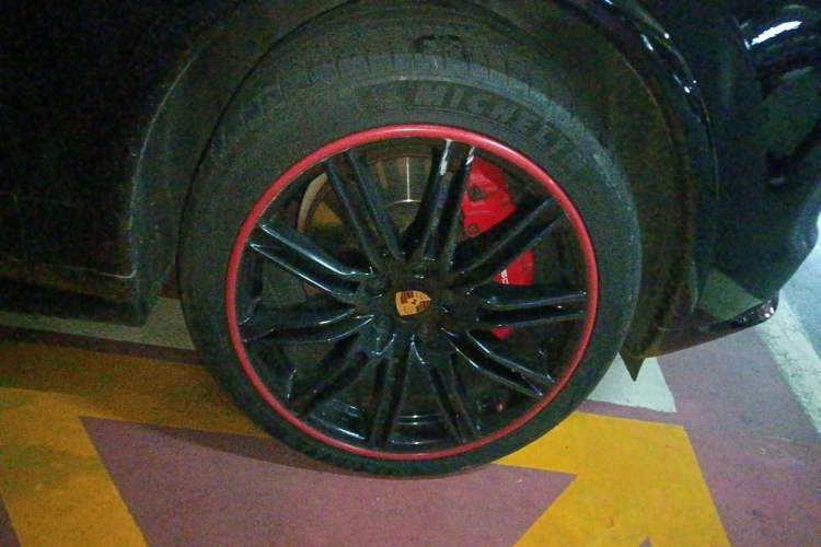 Used Porsche Cayenne 2015 Cayenne GTS 3.6T Right Front Wheel Hub
