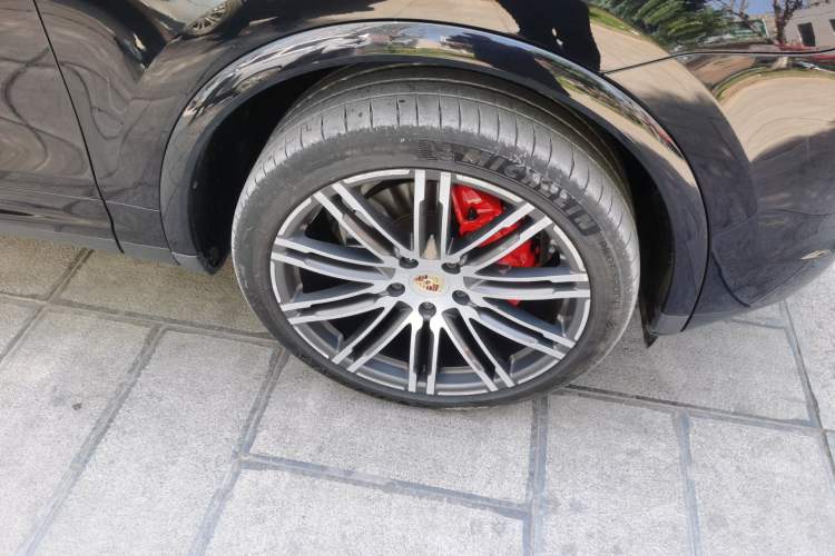 Used Porsche Cayenne 2015 Cayenne 3.0T Right Front Wheel Hub