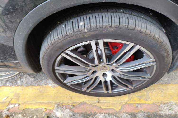 Used Porsche Cayenne 2015 Cayenne 3.0T Right Front Wheel Hub