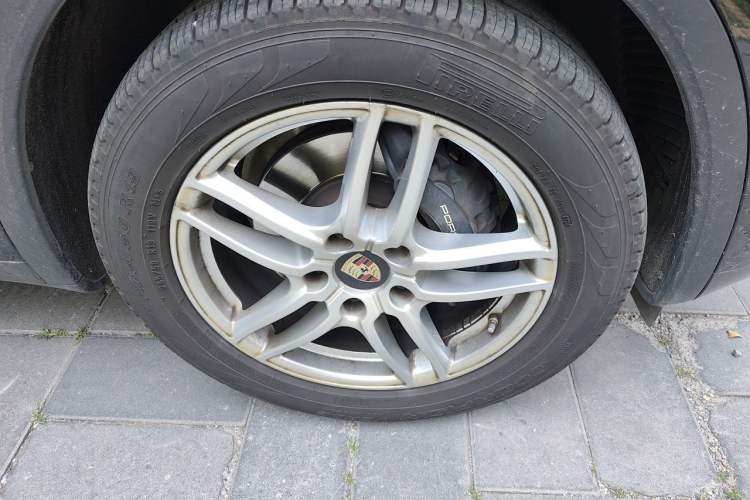 Used Porsche Cayenne 2015 Cayenne 3.0T Right Front Wheel Hub