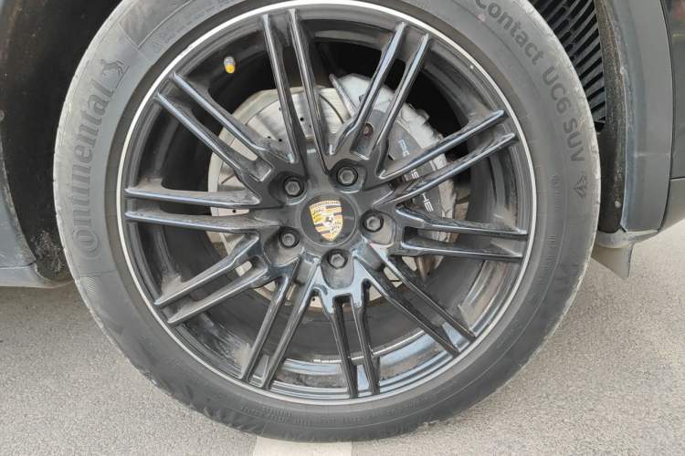 Used Porsche Cayenne 2015 Cayenne 3.0T Right Front Wheel Hub