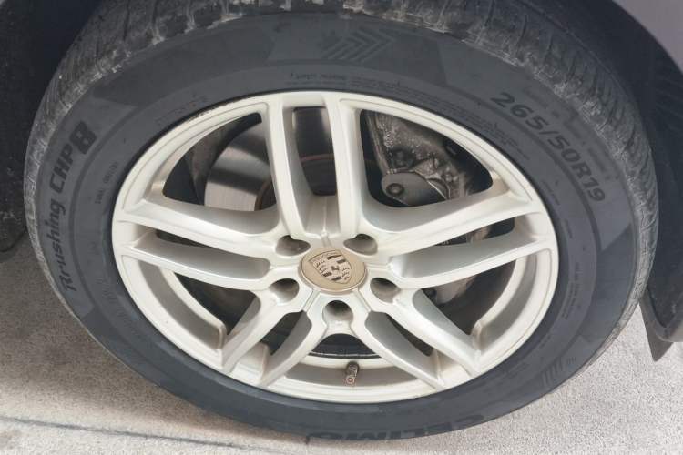 Used Porsche Cayenne 2015 Cayenne 3.0T Right Front Wheel Hub