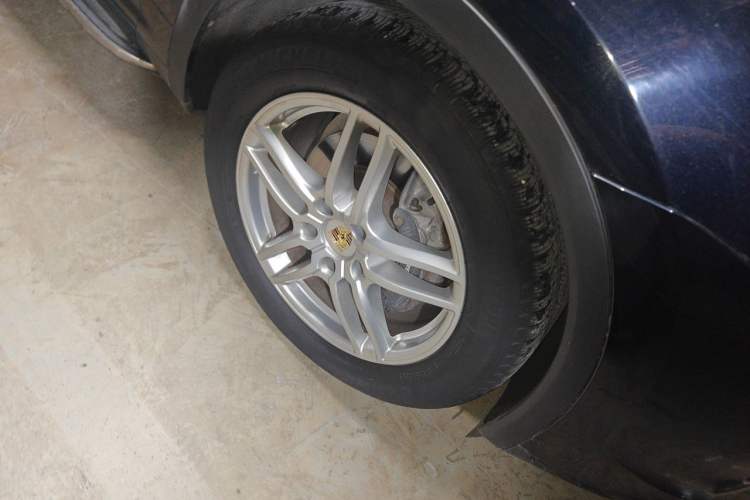 Used Porsche Cayenne 2015 Cayenne 3.0T Right Front Wheel Hub