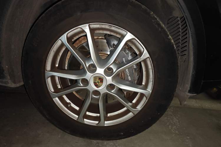 Used Porsche Cayenne 2015 Cayenne 3.0T Right Front Wheel Hub