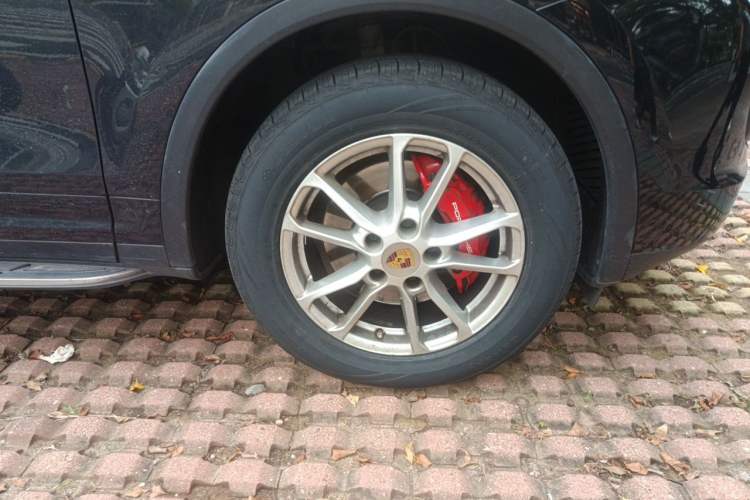 Used Porsche Cayenne 2015 Cayenne 3.0T Right Front Wheel Hub