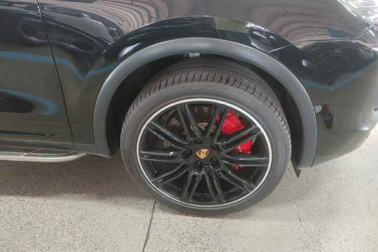Used Porsche Cayenne 2015 Cayenne Turbo 4.8T Right Front Wheel Hub