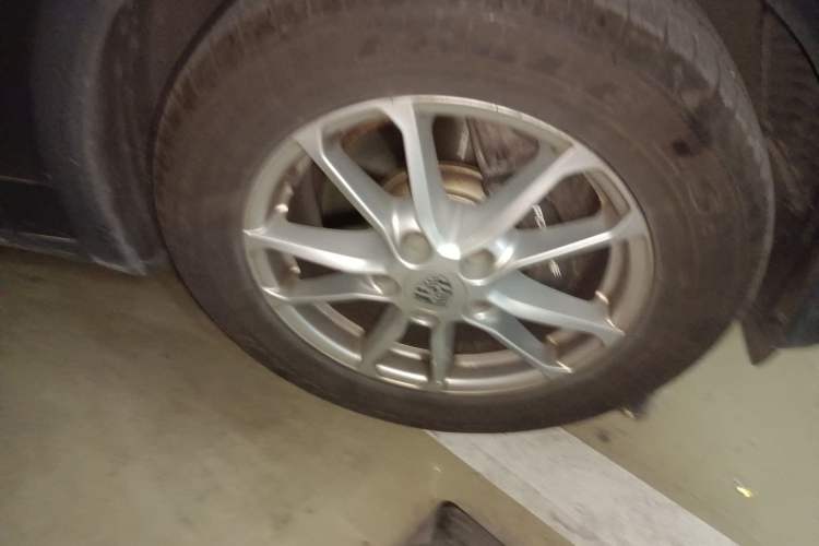Used Porsche Cayenne 2015 Cayenne 3.0T Right Front Wheel Hub
