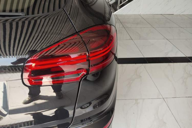 Used Porsche Cayenne 2015 3.6L automatic transmission U.S. specification Right Rear Taillight
