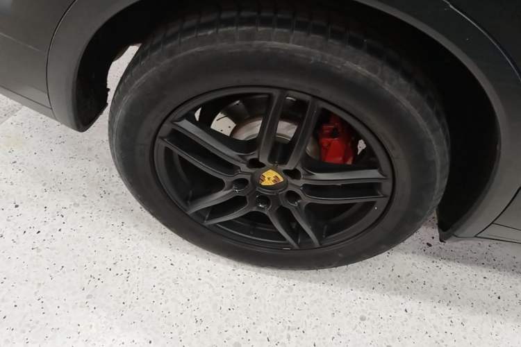 Used Porsche Cayenne 2015 Cayenne 3.0T Right Rear Wheel Hub