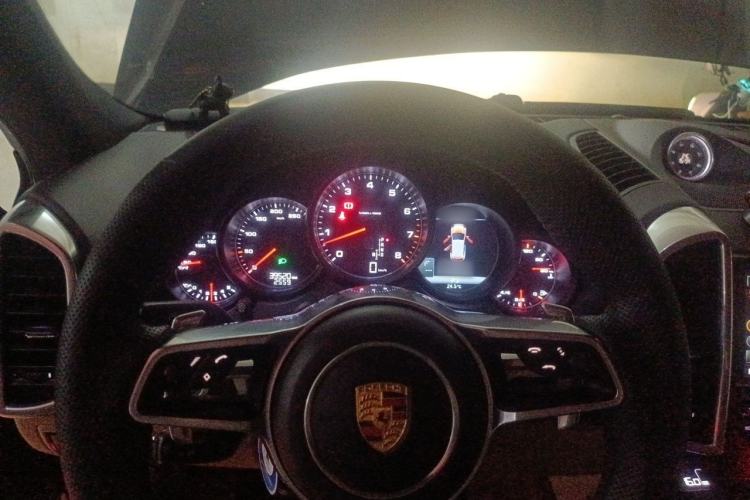 Used Porsche Cayenne 2015 Cayenne 3.0T Steering Wheel