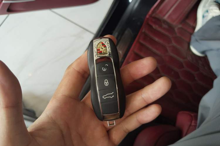 Used Porsche Cayenne 2015 3.6L automatic transmission U.S. specification Vehicle Key