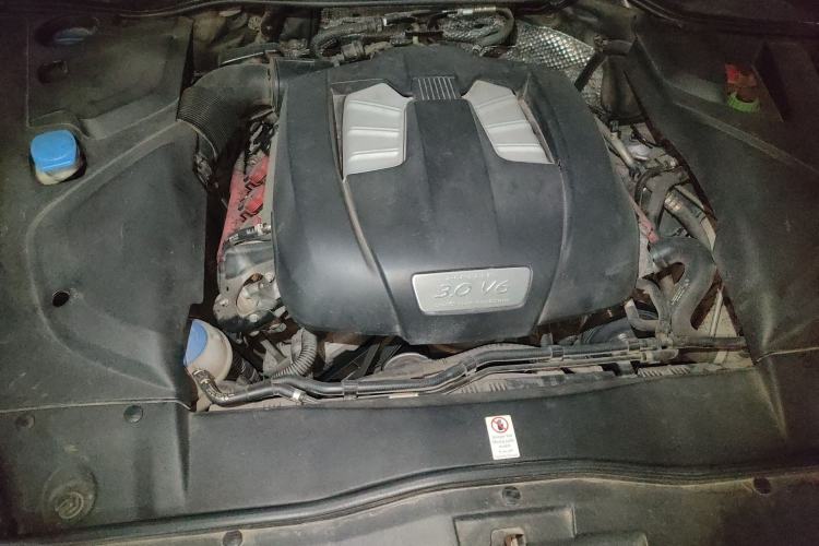 Used Porsche Cayenne 2015 Cayenne 3.0T Engine Bay