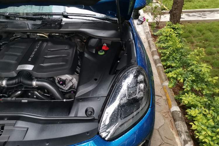 Used Porsche Cayenne 2015 Cayenne GTS 3.6T Engine Bay Left