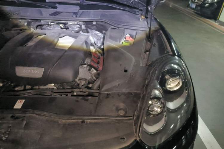 Used Porsche Cayenne 2015 Cayenne 3.0T Engine Bay Left