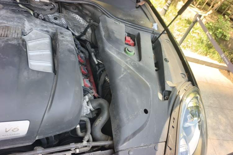 Used Porsche Cayenne 2015 Cayenne 3.0T Engine Bay Left