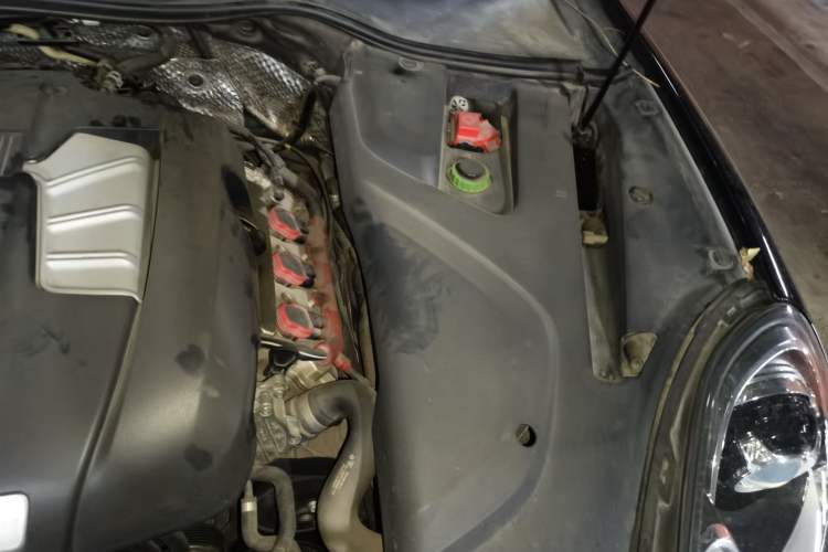 Used Porsche Cayenne 2015 Cayenne 3.0T Engine Bay Left