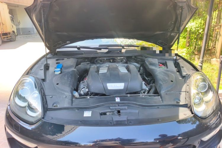 Used Porsche Cayenne 2015 Cayenne 3.0T Engine Bay