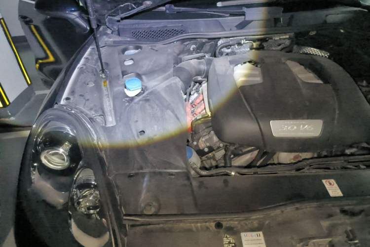 Used Porsche Cayenne 2015 Cayenne 3.0T Engine Bay Right