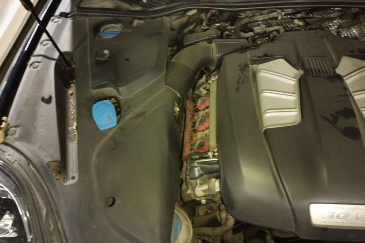 Used Porsche Cayenne 2015 Cayenne 3.0T Engine Bay Right