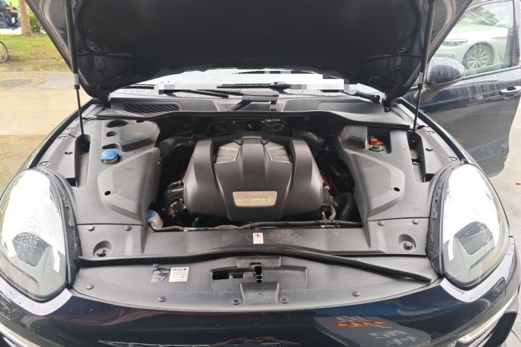 Used Porsche Cayenne 2015 Cayenne 3.0T Engine Bay