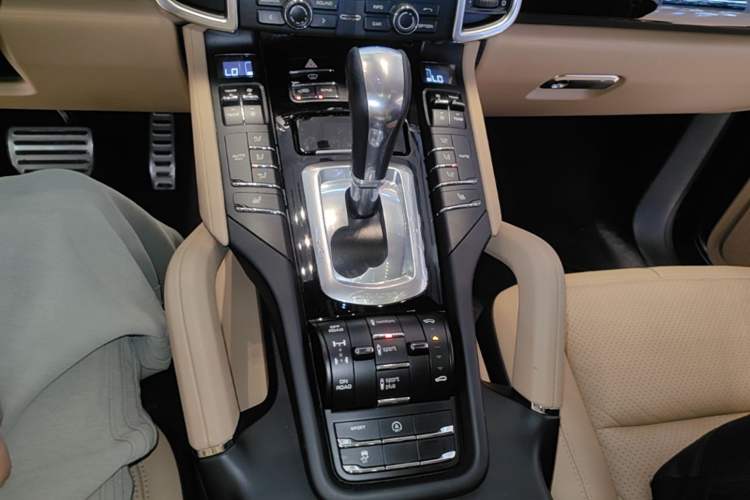 Used Porsche Cayenne 2015 Cayenne 3.0T Gear Lever