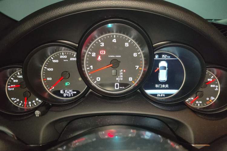 Used Porsche Cayenne 2015 Cayenne 3.0T Instrument Cluster