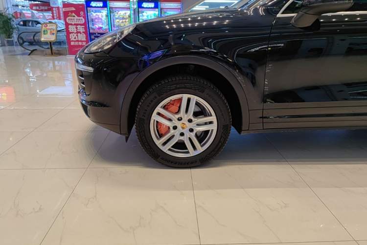 Used Porsche Cayenne 2015 Cayenne 3.0T Left Front Wheel Hub
