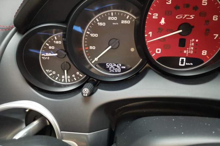 Used Porsche Cayenne 2015 Cayenne GTS 3.6T Odometer Close Up