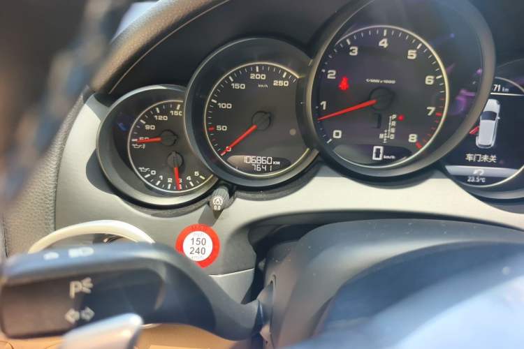 Used Porsche Cayenne 2015 Cayenne 3.0T Odometer Close Up