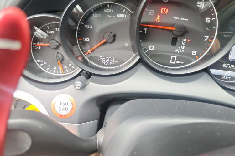 Used Porsche Cayenne 2015 Cayenne 3.0T Odometer Close Up