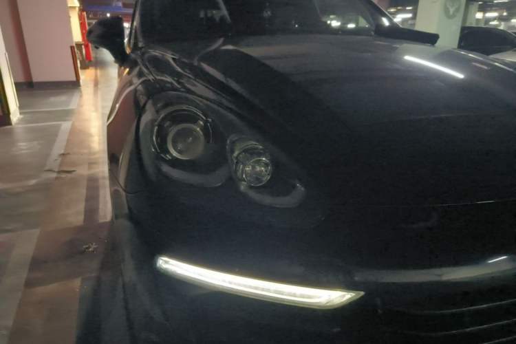Used Porsche Cayenne 2015 Cayenne 3.0T Right Front Headlight