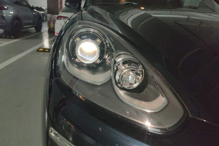 Used Porsche Cayenne 2015 Cayenne 3.0T Right Front Headlight