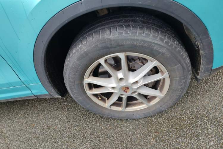 Used Porsche Cayenne 2015 Cayenne 3.0T Right Front Wheel Hub