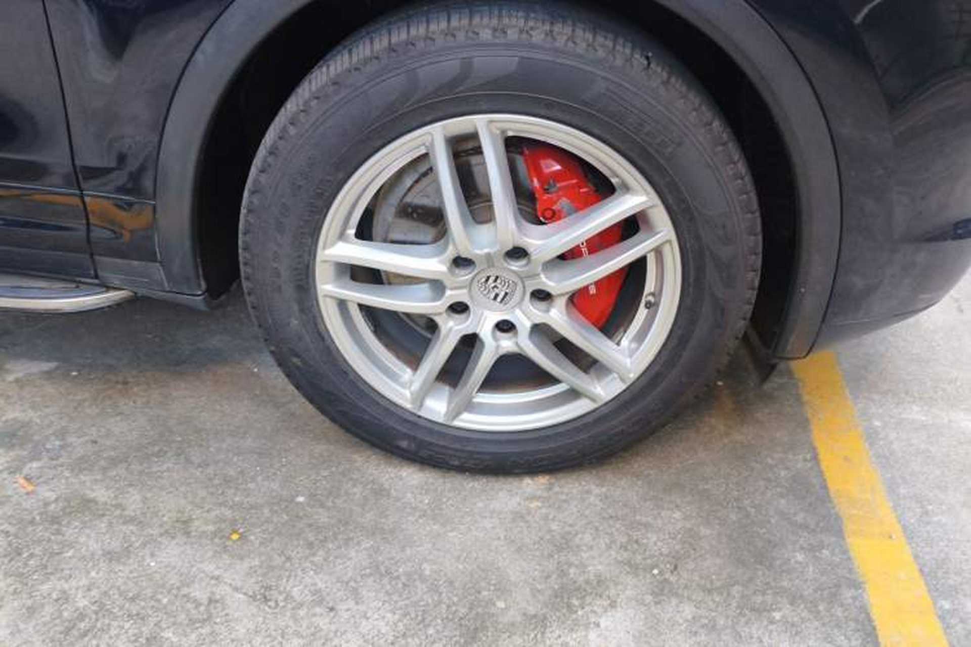 Used Porsche Cayenne 2015 Cayenne 3.0T Right Front Wheel Hub
