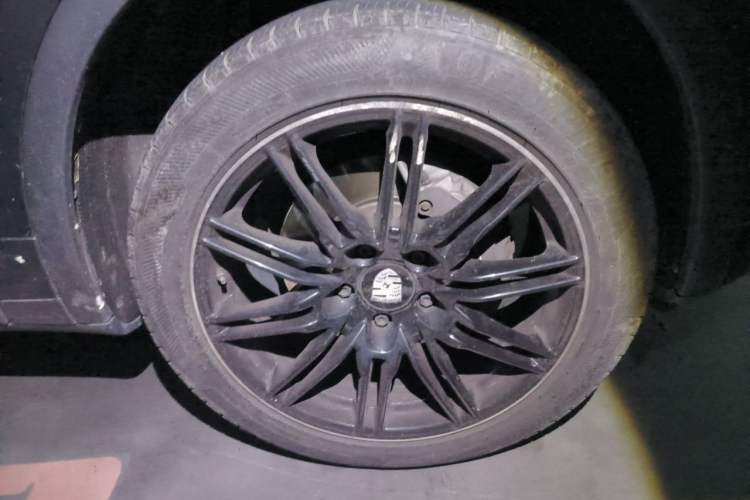 Used Porsche Cayenne 2015 Cayenne 3.0T Right Front Wheel Hub