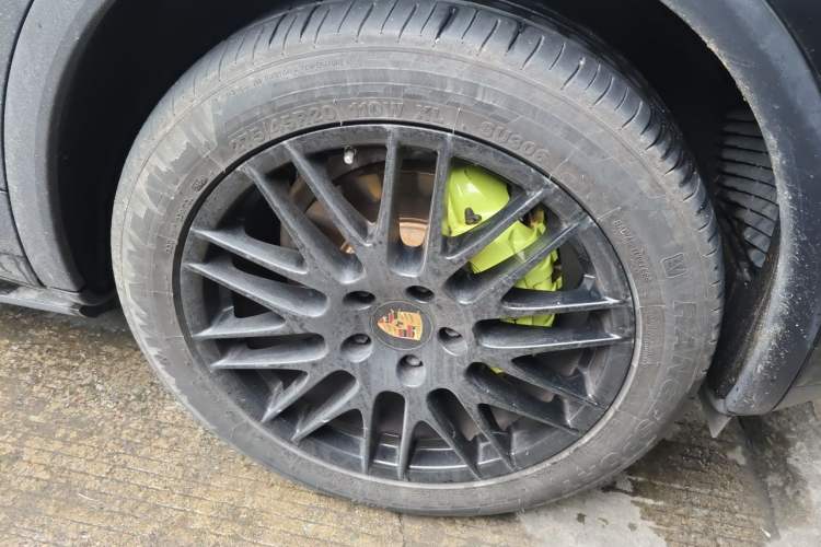 Used Porsche Cayenne 2015 Cayenne 3.0T Right Front Wheel Hub