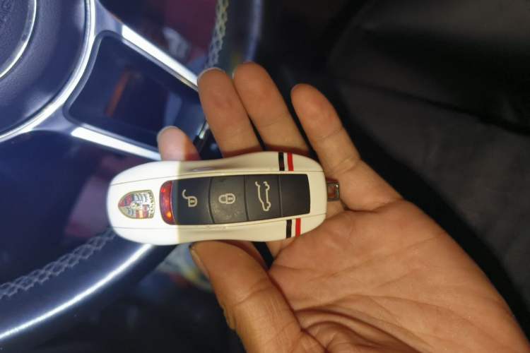 Used Porsche Cayenne 2015 Cayenne 3.0T Vehicle Key