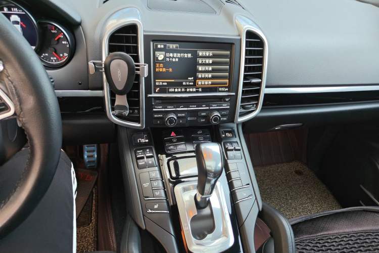 Used Porsche Cayenne 2015 Cayenne 3.0T Audio And AC Panel